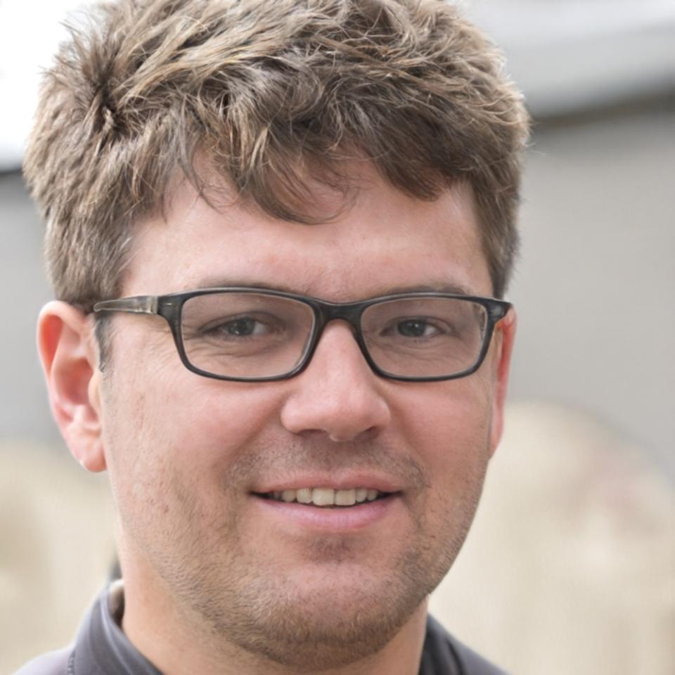 Retrato profesional del instructor Mateo Herrera