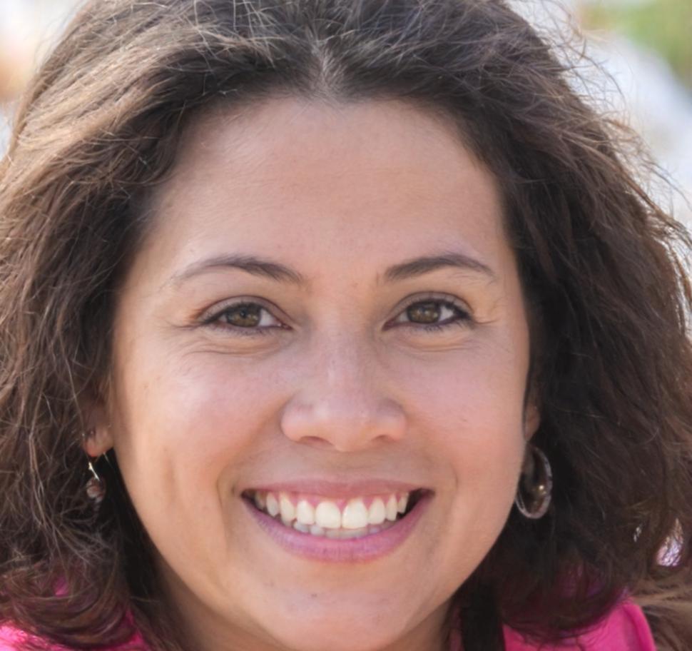 Retrato de Alba Martínez, experta en finanzas personales y ahorro familiar
